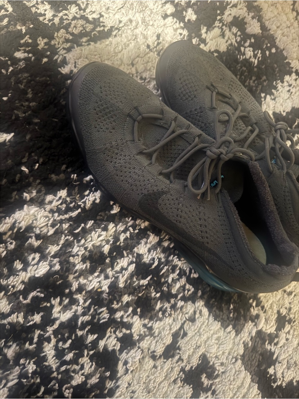 Nike Men's Black Knit Performance Athletic Sneakers with Subtle Teal Accent